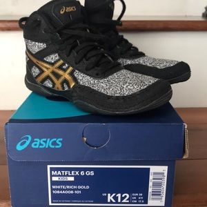 ASICS Matflex wrestling shoes kids 12 LIKE NEW